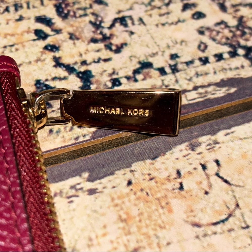 Michael Kors Large Zip Pebble Leather Clutch - Picture 5 of 8